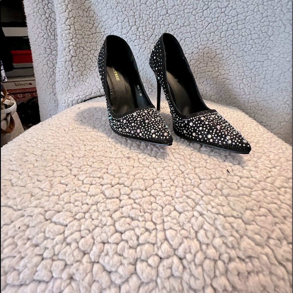 BigTree, size 38, black color w/ shiny stones.